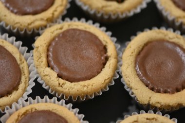 Taze fırınlanmış fıstık ezmeli kurabiye. Gerçek ev yapımı Noel kurabiyeleri. Yüksek kalite fotoğraf