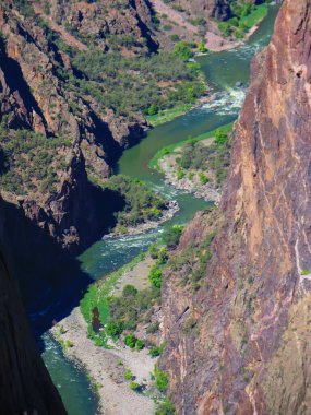 Colorado 'daki Gunnison Ulusal Parkı' nın Kara Kanyonu 'ndaki nehir. Yüksek kalite fotoğraf