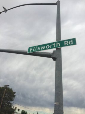 Mesa, Arizona 'daki Ellsworth Yolu' nun Green City caddesi tabelası. Yüksek kalite fotoğraf