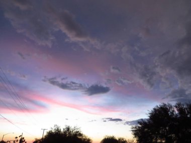 Arizona 'daki Toz Fırtınasından sonra Muhteşem Yaz Günbatımı. Yüksek kalite fotoğraf