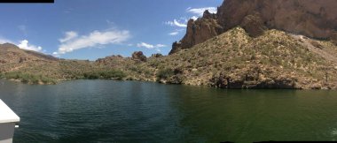 Tranquil Scene, Canyon Gölü, Arizona. Tekneden görüntü. Arizona çölünde su tatili. Yüksek kalite fotoğraf