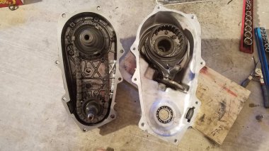 1990 'lardan kalma bir cipin iki yarısı çalışmak ve onarmak için açıldı. Yüksek kalite fotoğraf