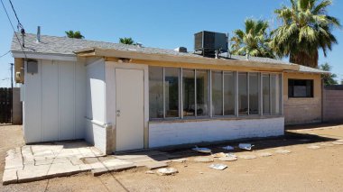 Ev Geliştirme, Eski Tuğla Dökme, Hazırlık İşleri ve Boyama. Yüksek kalite fotoğraf