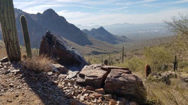 Scottsdale, Arizona 'daki McDowell Sonoran Preserve' de Manzaralı Yürüyüş. Yüksek kalite fotoğraf