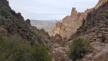 Batıl inanç Dağları 'nda Flatiron Tepesi' ne yürüyüş, Apaçi Kavşağı, AZ. Yüksek kalite fotoğraf