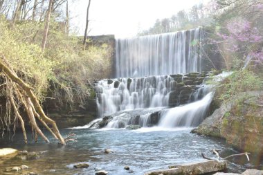Blanchard Springs 'teki Mirror Lake Şelalesi, Mountain View, Arkansas. Yüksek kalite fotoğraf