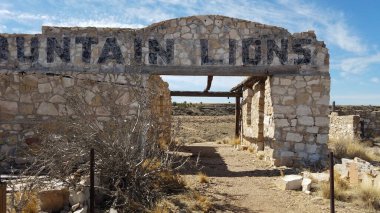 Arizona 'daki İki Silahlı Hayalet Kasabası' ndaki hayvanat bahçesi harabeleri. Yüksek kalite fotoğraf