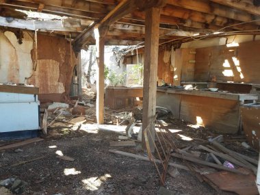 Tucumcari, New Mexico 'daki 66 numaralı karayolu boyunca terk edilmiş bir benzin istasyonu. Yüksek kalite fotoğraf