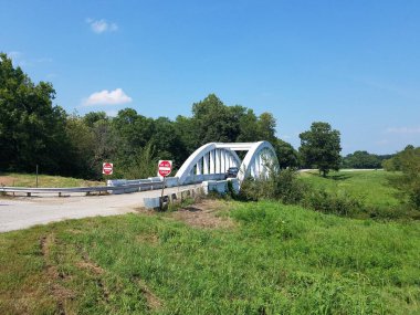 Riverton, Kansas yakınlarındaki Gökkuşağı Köprüsü, Tarihi Yol 66. Yüksek kalite fotoğraf