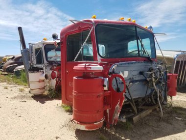 Moriarty, New Mexico 'daki 66. Yol boyunca eski havalı taksiler. Yüksek kalite fotoğraf