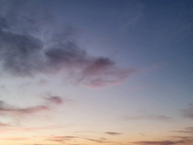 Bulutlu güzel gökyüzü, doğa arka planı