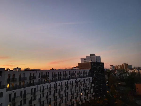 Ηλιοβασίλεμα Πάνω Από Την Πόλη — Φωτογραφία Αρχείου