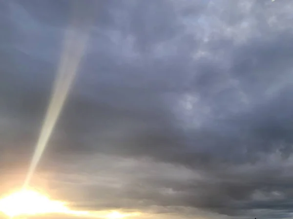 Schöner Himmel Mit Wolken Und Sonne — Stockfoto