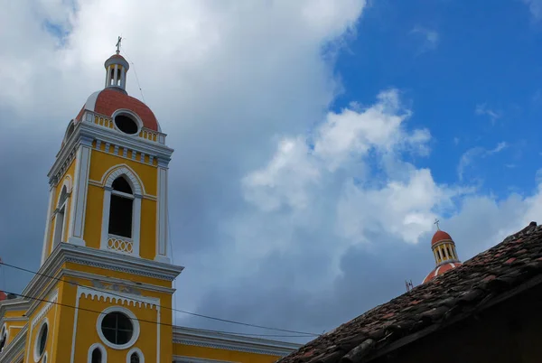 Granada, Nikaragua katedralinin çan kulesi.
