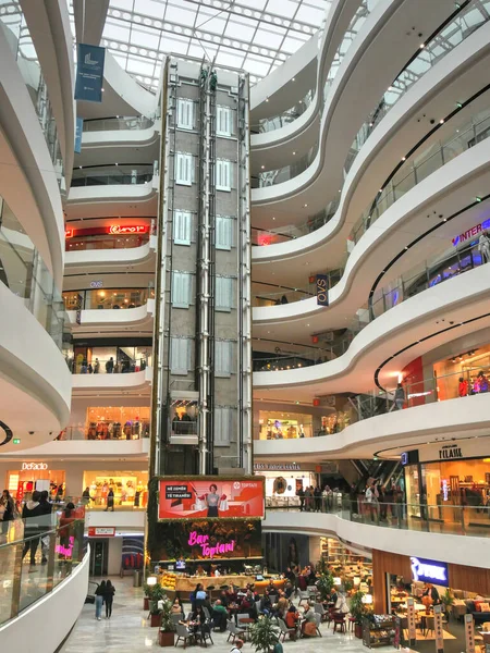 Interior Del Centro Comercial Toptani Con Ascensor Tiendas — Foto de Stock