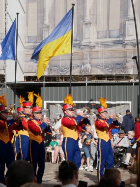 Valenciennes, Fransa - 08 27 2023: Valenciennes karnavalında sokak sahnesi