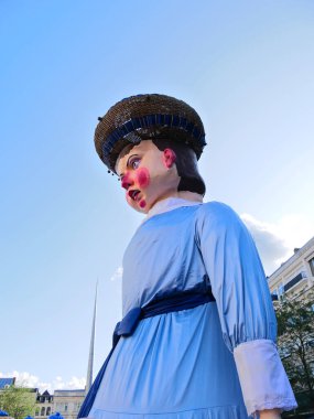 Valenciennes, Fransa - 08 27 2023: Valenciennes karnavalında sokak sahnesi