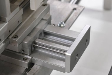 Mekanik parçalar için alüminyum içinde kılavuz öge