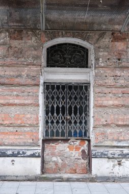 Varşova, Polonya - 119 2023 Varşova 'daki Prozna Caddesi' ndeki binalar. Burası Rdmiecie bölgesinde tarihi bir cadde. Varşova 'nın Getto' nun bir parçası olan tek eski caddesi.