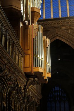 Manchester, Birleşik Krallık - 01 01 01 2024: Manchester Katedrali içindeki süs ve mimari unsurlar