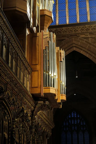 Manchester, Birleşik Krallık - 01 01 01 2024: Manchester Katedrali içindeki süs ve mimari unsurlar