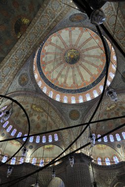 İstanbul, Türkiye - 05 06 2024: Sultanahmet Camii 'nin iç mimari ve dekoratif detayları, İstanbul