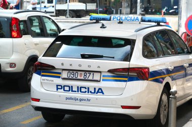 Rijeka, Hırvatistan - 08 02 2024: Hırvat polis arabasının arkası.