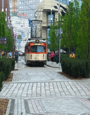 Poznan, Polonya - 04 22 2025: 907 numaralı Poznan tramvayı 