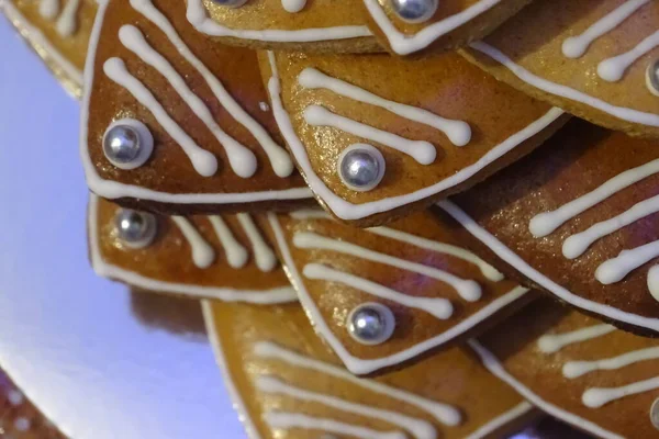   Noel zencefilli kurabiye süslemesi.