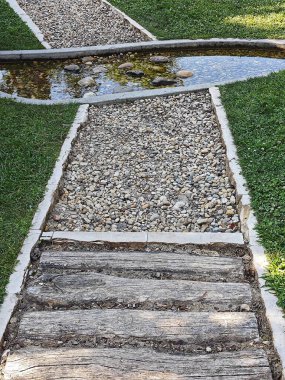 Yalınayak park, iyileşme, diz çökme yolu..