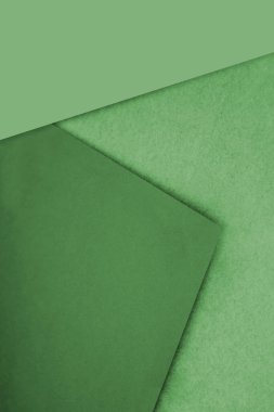 Yaratıcı kapak tasarımı fikri için düz ve desenli kağıtlar rasgele M şeklini alıyor.