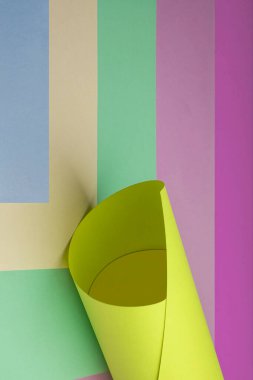 Renkli geometrik şekillerin soyut arkaplanı