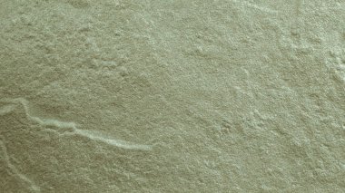 Çatlakları ve çizikleri olan taş bir duvarın dokusu arka plan olarak kullanılabilir.