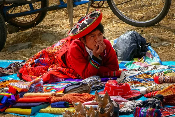 Mujer Local Esperando Turistas Para Vender Souvenirs Andinos América Del — Foto de Stock