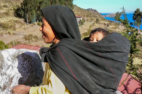 Madre Embarazada Espalda Taquile Perú América Del Sur — Foto de Stock