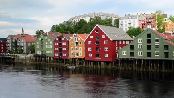 Colorful Old Houses Stilts Nidelva River Trondheim Old Town Norway — Stok video