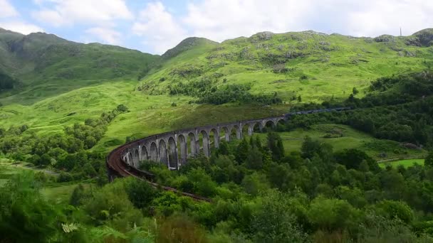 Comboio Cruzando Glenfinnan Viaduct Marco Famoso Escócia Reino Unido Desfasamento — Vídeo de Stock
