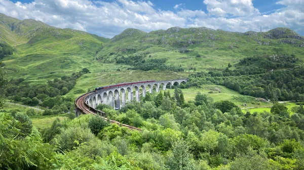 Világhírű Jacobite Express Gőzvonat Más Néven Roxfort Express Glenfinnan Viadukt — Stock Fotó