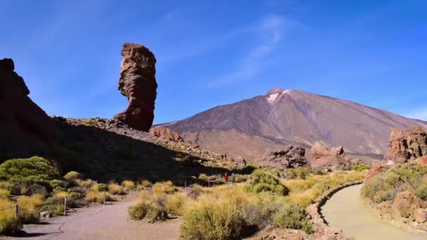 Toeristen Het Teide National Park Wandelen Roques Garcia Trail Tijdsverloop — Stockvideo