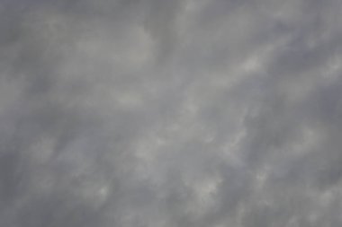 Gökyüzündeki soyut renkli bulutlar