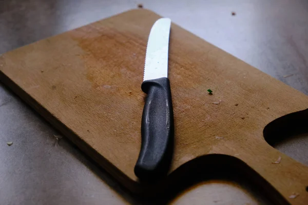 saw blade on chopping board