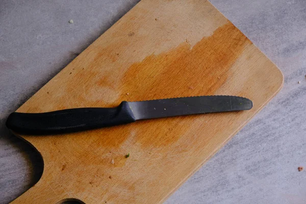 saw blade on chopping board
