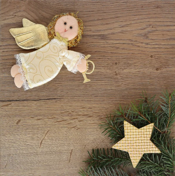 Świąteczna Kartka Drewnianym Tłem Dekoracją Aniołem Gwiazdą Gałązce Świerkowej — Zdjęcie stockowe