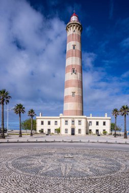 Avrupa, Portekiz, Aveiro, Gafanha da Nazare. Barra 'nın deniz feneri, Farol da Barra. Aveiro lagününün girişinde..
