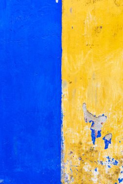 Avrupa, Portekiz, Obidos. Obidos 'taki bir binada mavi ve sarı boya..