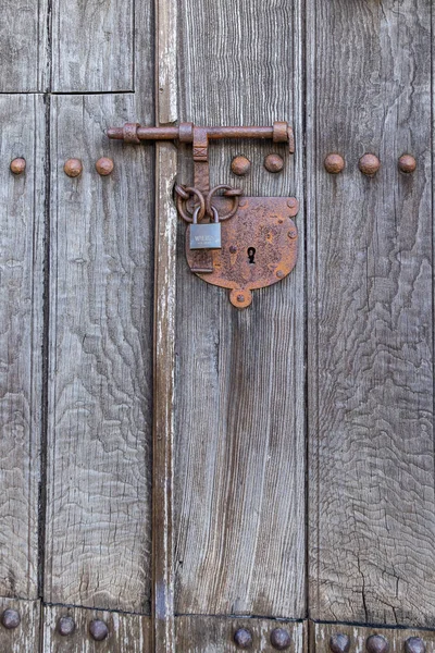 Ευρώπη Πορτογαλία Monsaraz Σκουριασμένη Κλειδαριά Ξύλινη Πόρτα — Φωτογραφία Αρχείου