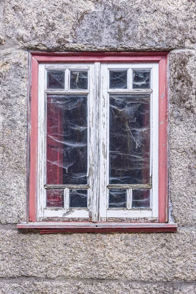 Europe Portugal Monsanto Peeling Paint Window Stone Building — Stock Photo, Image