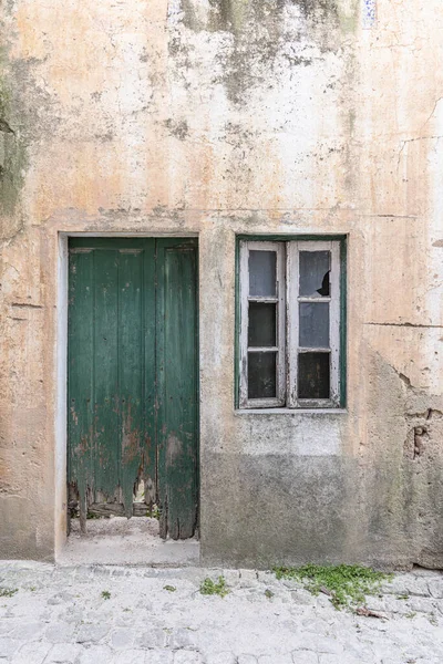 Ευρώπη Πορτογαλία Monsanto Μια Παλιά Πράσινη Ξύλινη Πόρτα Ένα Πέτρινο — Φωτογραφία Αρχείου