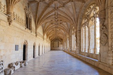 Avrupa, Portekiz, Lizbon. 19 Nisan 2022. Jeronimos Manastırı, Vasco da Gama 'nın gömüldüğü yer ve Portekiz Gotik Maueline mimarisinin bir örneği. UNESCO Dünya Mirası Alanı.