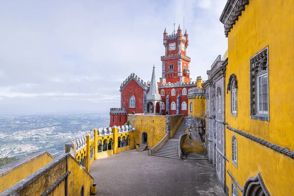 ヨーロッパ ポルトガル シントラ 2022年4月17日 シントラのユネスコ世界遺産に登録されている 華やかな公園とペナ国立宮殿 — ストック写真